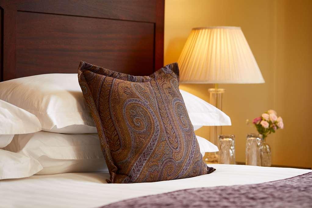 Macdonald New Blossoms Hotel Chester Room photo